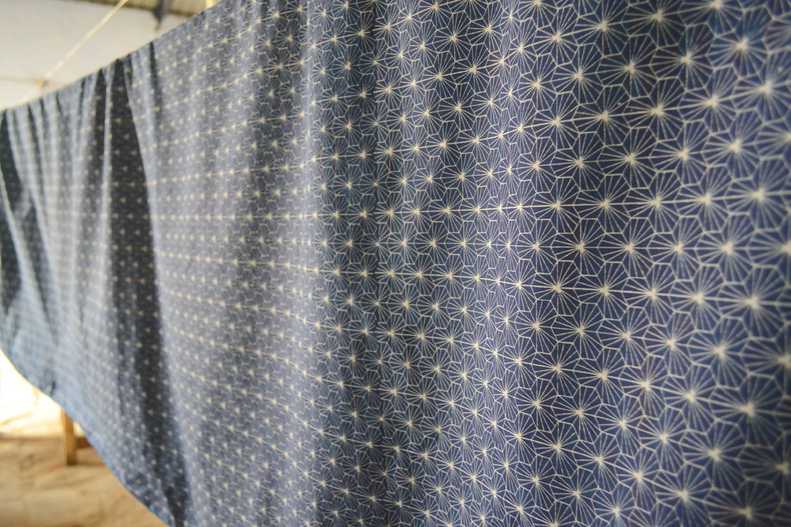 tissu bleu indigo de la ONE collection de tem pimenta